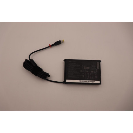 Lenovo 135W AC adapter for Lenovo Référence: W126934771